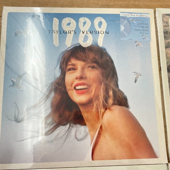 Taylor Swift 1989 Vinyl Set of 4 with Film Strip Display Shelves - Picture 8 of 16